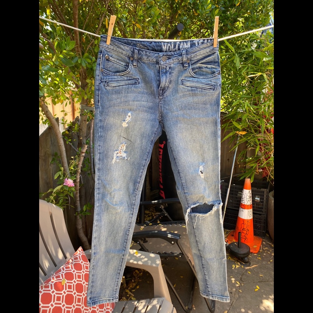 Volcom distressed skinny jeans sz 7